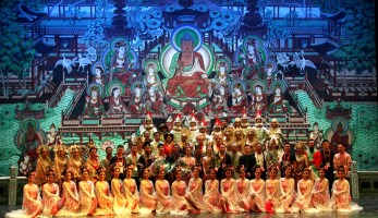 琵琶聲里絲路再現(xiàn)，飛天袖間花雨呈祥 ——甘肅省歌舞劇院中國經(jīng)典舞劇《絲路花雨》第二屆文博會(huì)開幕演出深獲贊譽(yù)