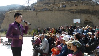 甘肅省歌舞劇院赴秦安郭嘉鎮(zhèn)張河村、邵溝村開展2018年“我們的中國夢——文化進(jìn)萬家”暨隴原“紅色文藝輕騎兵”惠民演出