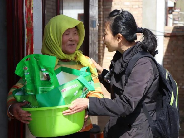 甘肅演藝集團敦煌藝術(shù)團精準扶貧進村入戶，助力脫貧攻堅